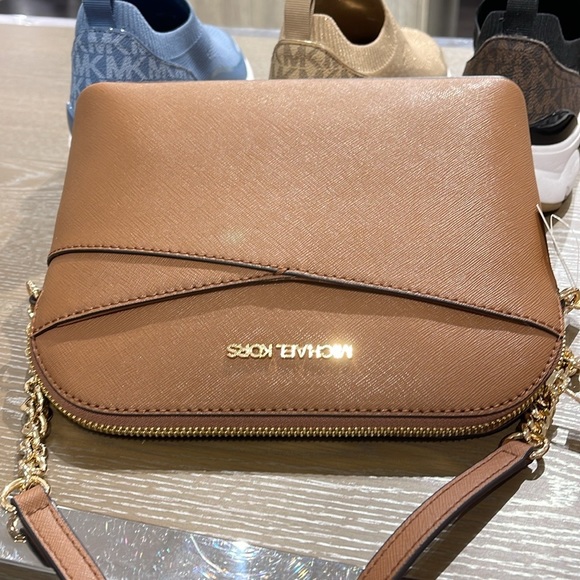 MICHAEL KORS 
Jet Set Travel Medium Dome Crossbody Bag XCROSS XBODY
Luggage 
NWT - Picture 11 of 16